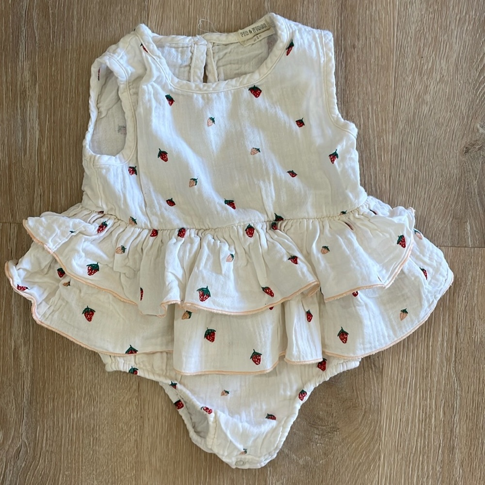 Gauze strawberry romper